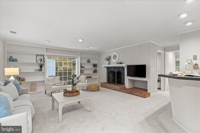 10205 OLD HUNT RD, Vienna, VA 22181