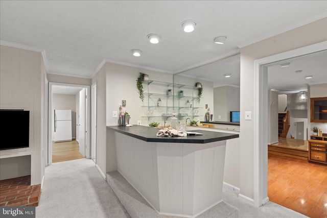 10205 OLD HUNT RD, Vienna, VA 22181