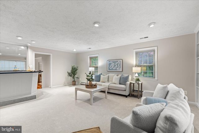 10205 OLD HUNT RD, Vienna, VA 22181