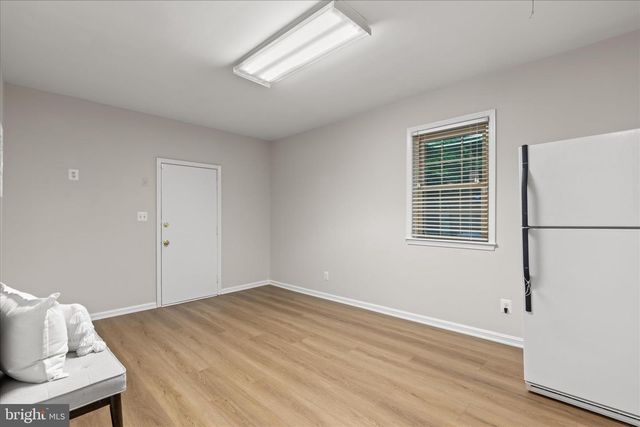 10205 OLD HUNT RD, Vienna, VA 22181