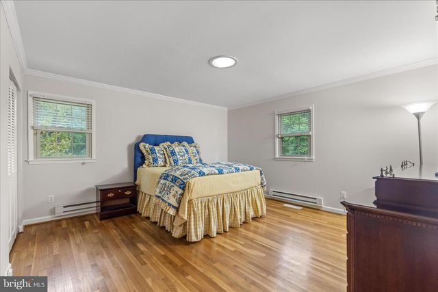 10205 OLD HUNT RD, Vienna, VA 22181