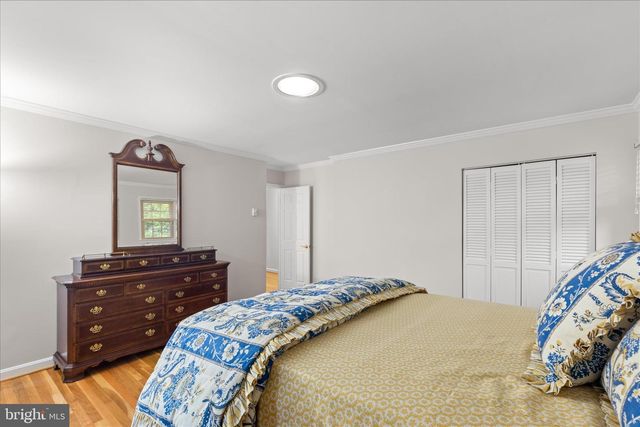 10205 OLD HUNT RD, Vienna, VA 22181