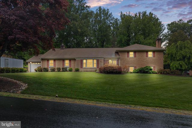 10205 OLD HUNT RD, Vienna, VA 22181