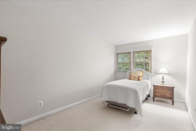 10205 OLD HUNT RD, Vienna, VA 22181