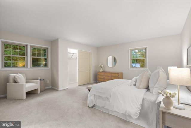 10205 OLD HUNT RD, Vienna, VA 22181