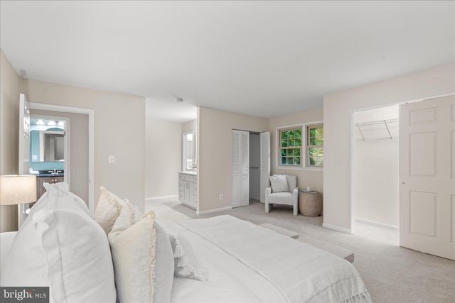 10205 OLD HUNT RD, Vienna, VA 22181