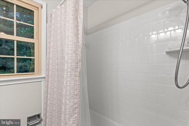 10205 OLD HUNT RD, Vienna, VA 22181