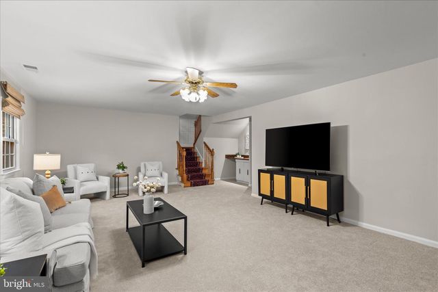 10205 OLD HUNT RD, Vienna, VA 22181
