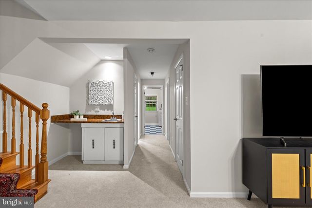 10205 OLD HUNT RD, Vienna, VA 22181