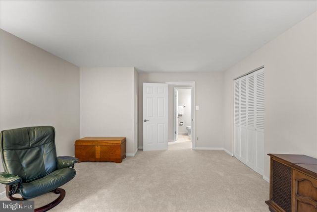 10205 OLD HUNT RD, Vienna, VA 22181
