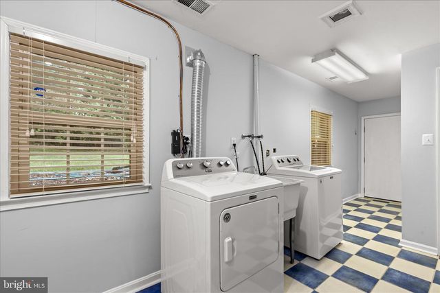 10205 OLD HUNT RD, Vienna, VA 22181