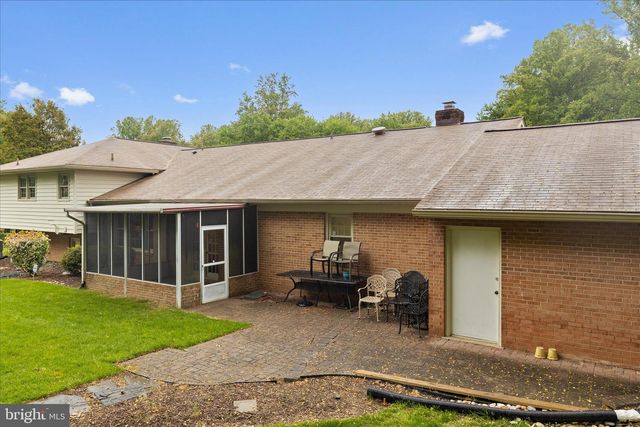 10205 OLD HUNT RD, Vienna, VA 22181