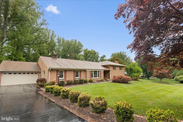 10205 OLD HUNT RD, Vienna, VA 22181