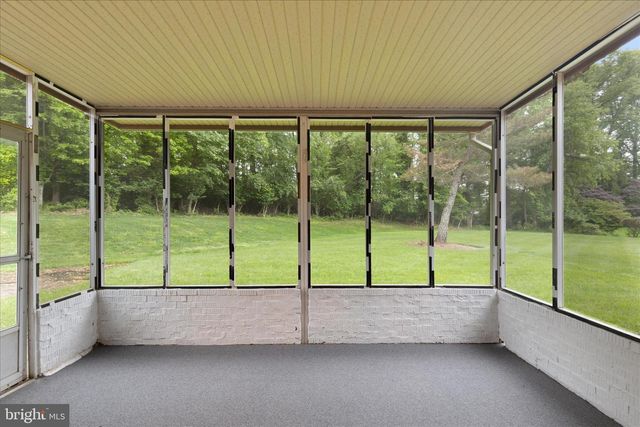 10205 OLD HUNT RD, Vienna, VA 22181