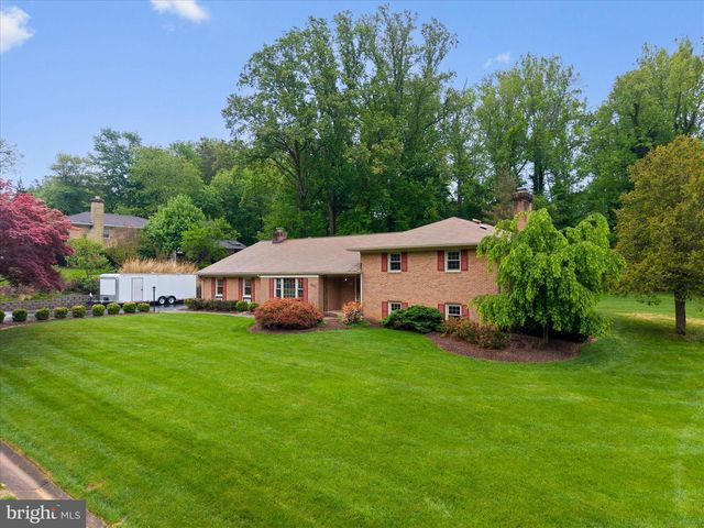 10205 OLD HUNT RD, Vienna, VA 22181