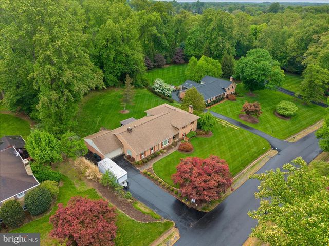 10205 OLD HUNT RD, Vienna, VA 22181