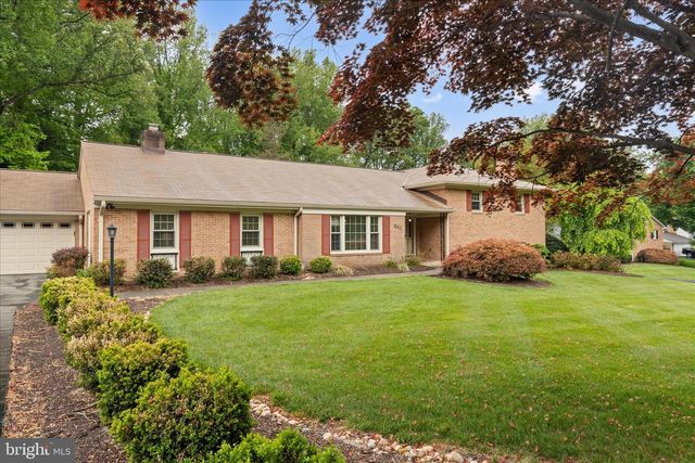 10205 OLD HUNT RD, Vienna, VA 22181