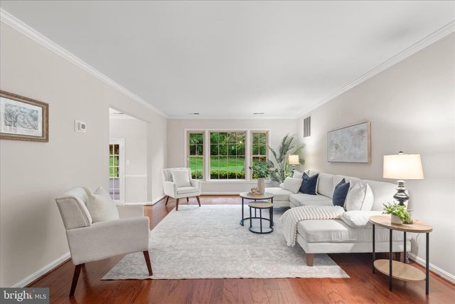10205 OLD HUNT RD, Vienna, VA 22181