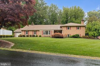 10205 OLD HUNT RD, Vienna, VA 22181