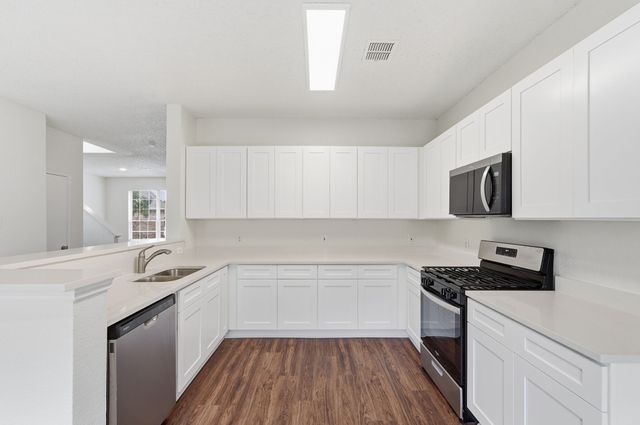 725 Parkford Lane, Arlington, TX 76001