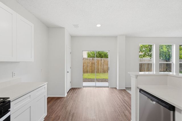 725 Parkford Lane, Arlington, TX 76001