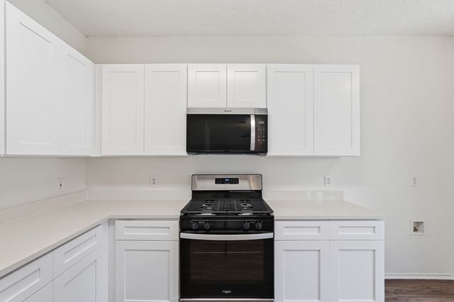 725 Parkford Lane, Arlington, TX 76001