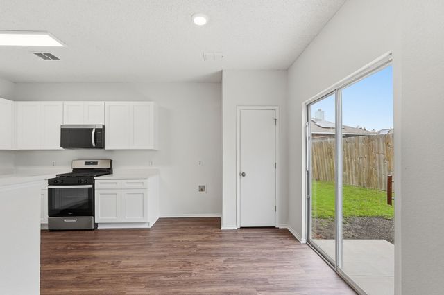 725 Parkford Lane, Arlington, TX 76001