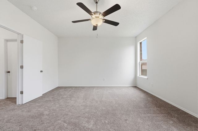 725 Parkford Lane, Arlington, TX 76001