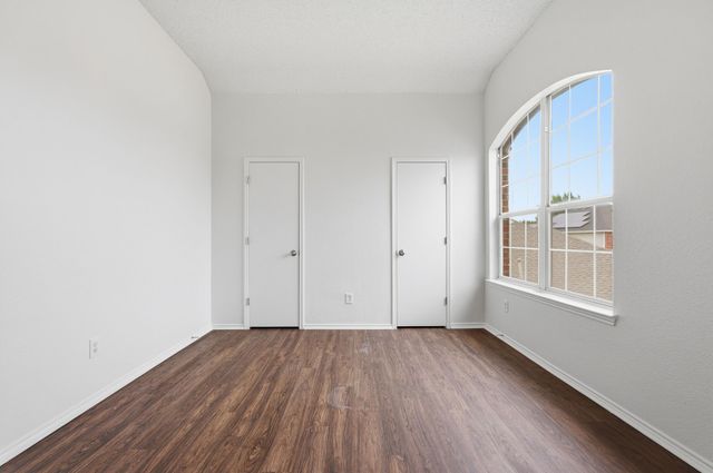 725 Parkford Lane, Arlington, TX 76001