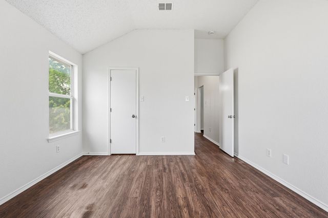 725 Parkford Lane, Arlington, TX 76001