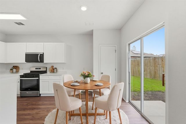 725 Parkford Lane, Arlington, TX 76001