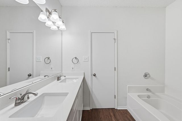 725 Parkford Lane, Arlington, TX 76001