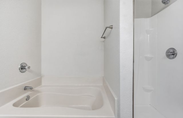 725 Parkford Lane, Arlington, TX 76001