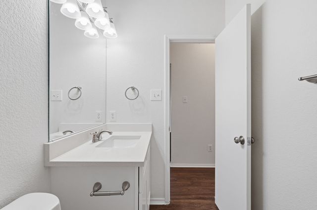 725 Parkford Lane, Arlington, TX 76001