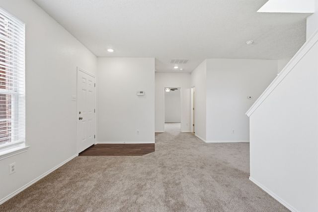 725 Parkford Lane, Arlington, TX 76001