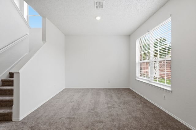 725 Parkford Lane, Arlington, TX 76001