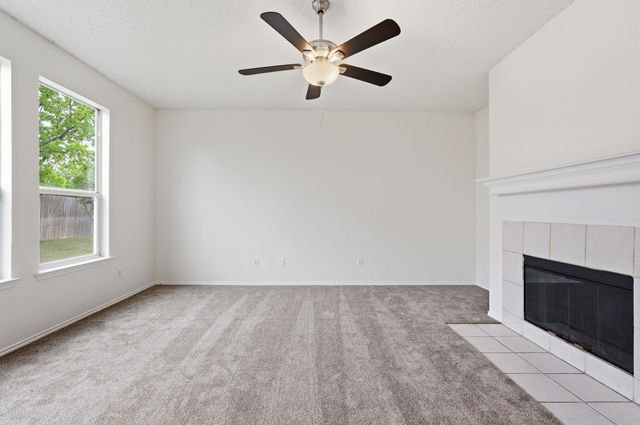 725 Parkford Lane, Arlington, TX 76001