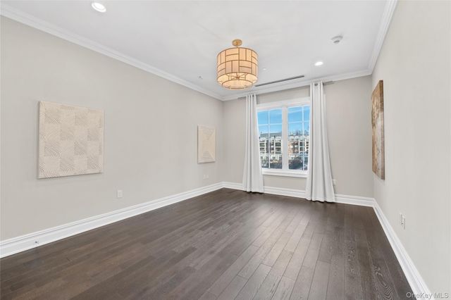 5000 Royal Court 5114, North Hills, NY 11040