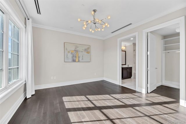 5000 Royal Court 5114, North Hills, NY 11040