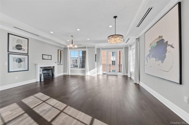 5000 Royal Court 5114, North Hills, NY 11040