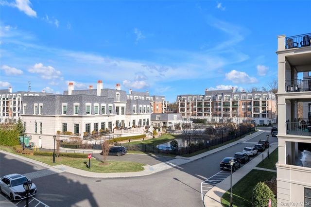 5000 Royal Court 5114, North Hills, NY 11040