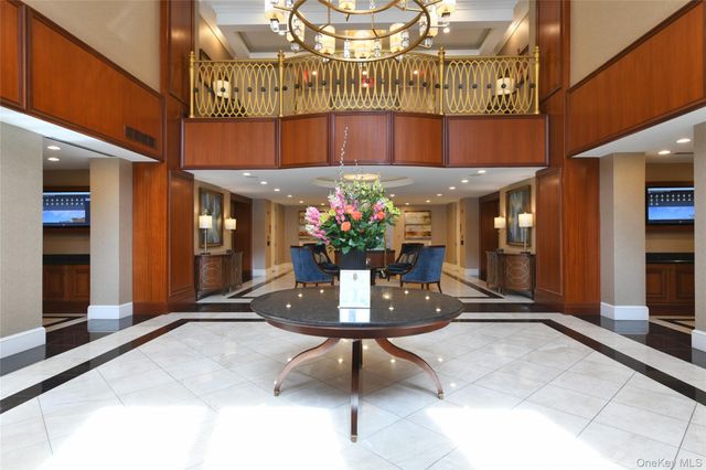 5000 Royal Court 5114, North Hills, NY 11040