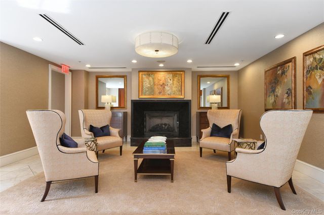 5000 Royal Court 5114, North Hills, NY 11040