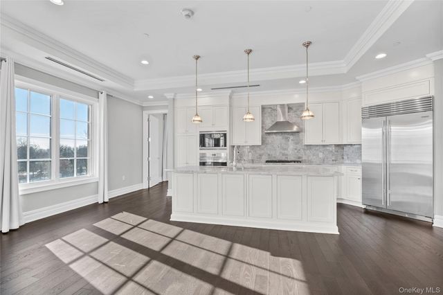 5000 Royal Court 5114, North Hills, NY 11040