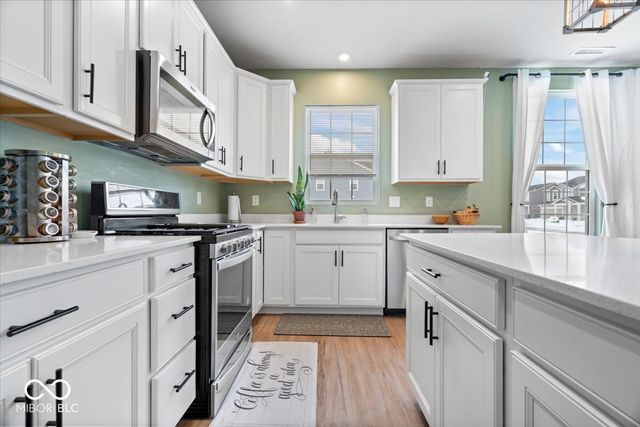 6727 Seattle Slew Drive, Whitestown, IN 46075