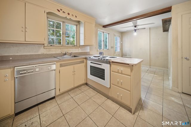 11 Paxton Road, West Hartford, CT 06107