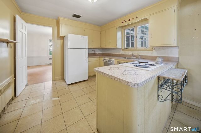 11 Paxton Road, West Hartford, CT 06107
