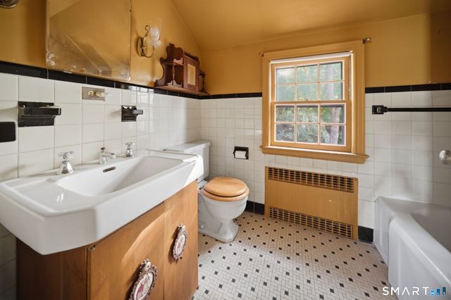 11 Paxton Road, West Hartford, CT 06107