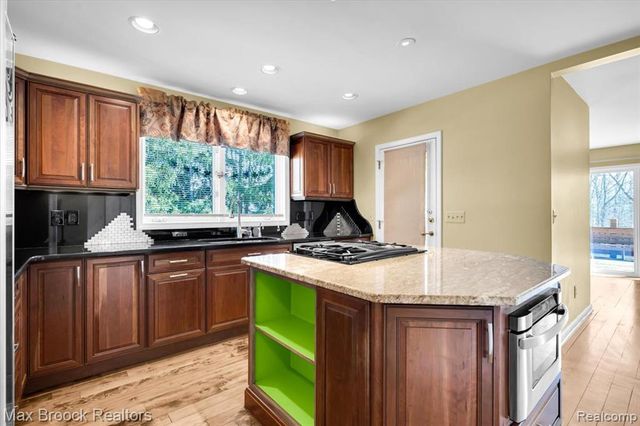 11633 Lorenz Way, Plymouth, MI 48170