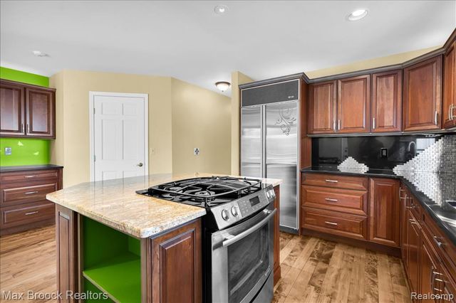 11633 Lorenz Way, Plymouth, MI 48170
